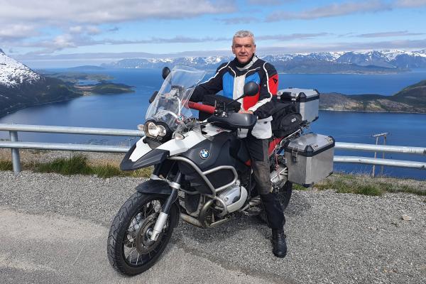 In de bergen van Noorwegen.