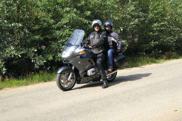 Samen met mijn zus op de BMW R1150RT.